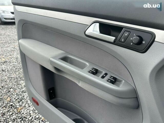 Фольксваген Туран, об'ємом двигуна 1.6 л та пробігом 228 тис. км за 8000 $, фото 23 на Automoto.ua