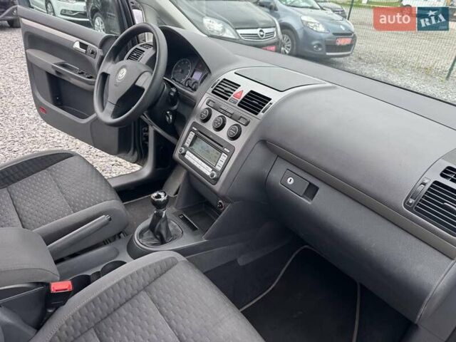 Фольксваген Туран, объемом двигателя 1.6 л и пробегом 211 тыс. км за 8200 $, фото 31 на Automoto.ua