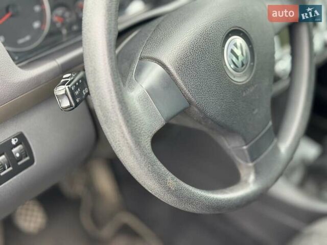 Фольксваген Туран, объемом двигателя 1.6 л и пробегом 211 тыс. км за 8200 $, фото 17 на Automoto.ua