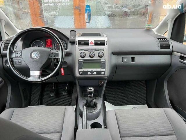 Фольксваген Туран, объемом двигателя 1.9 л и пробегом 235 тыс. км за 7999 $, фото 12 на Automoto.ua