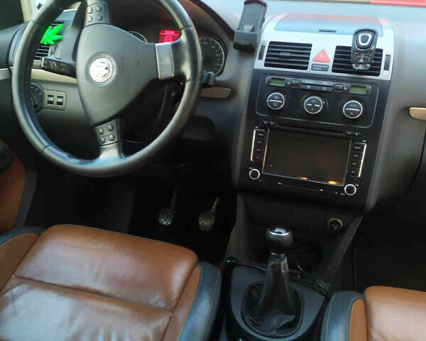 Фольксваген Туран, об'ємом двигуна 2 л та пробігом 270 тис. км за 7500 $, фото 4 на Automoto.ua