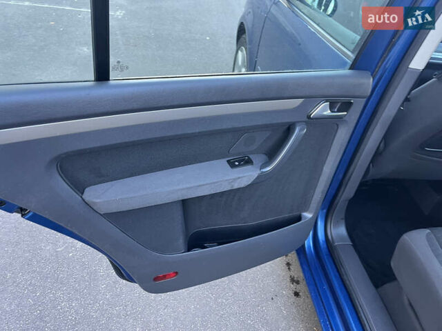 Фольксваген Туран, об'ємом двигуна 1.6 л та пробігом 236 тис. км за 6850 $, фото 23 на Automoto.ua