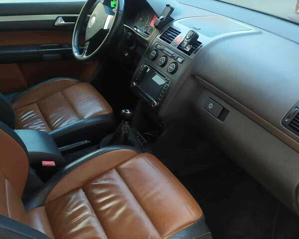 Фольксваген Туран, об'ємом двигуна 2 л та пробігом 270 тис. км за 7500 $, фото 7 на Automoto.ua