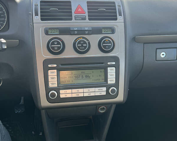 Фольксваген Туран, объемом двигателя 1.6 л и пробегом 236 тыс. км за 6900 $, фото 37 на Automoto.ua