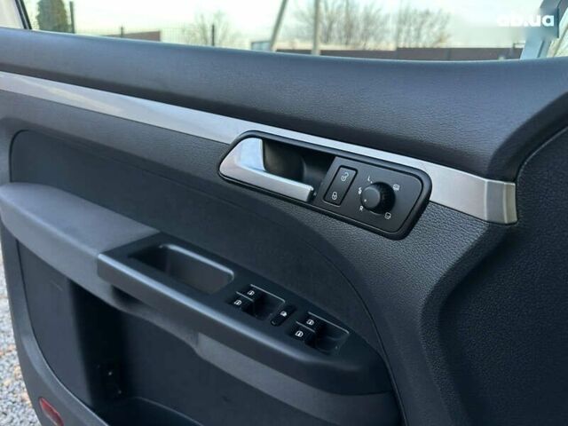 Фольксваген Туран, объемом двигателя 1.6 л и пробегом 236 тыс. км за 8200 $, фото 23 на Automoto.ua