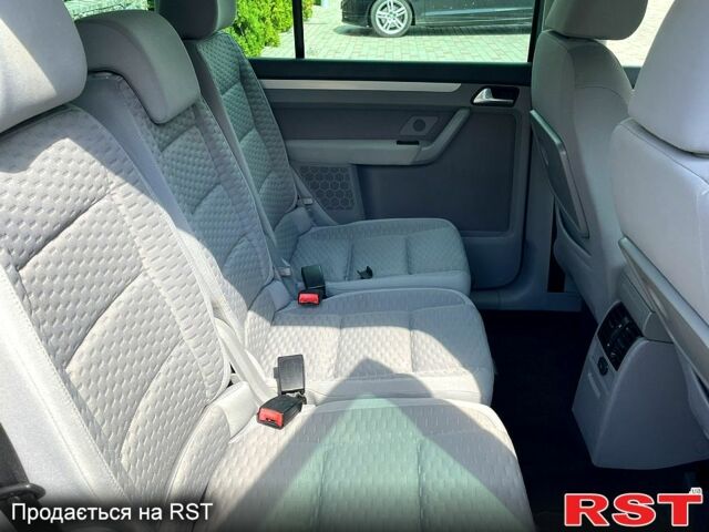 Фольксваген Туран, объемом двигателя 1.6 л и пробегом 189 тыс. км за 7500 $, фото 6 на Automoto.ua