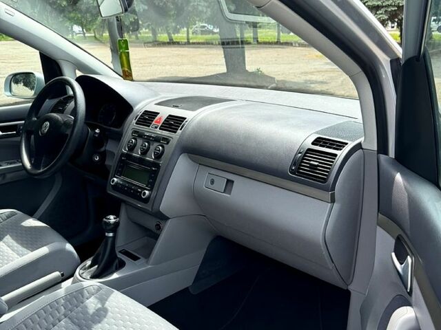 Фольксваген Туран, объемом двигателя 1.6 л и пробегом 207 тыс. км за 7400 $, фото 3 на Automoto.ua