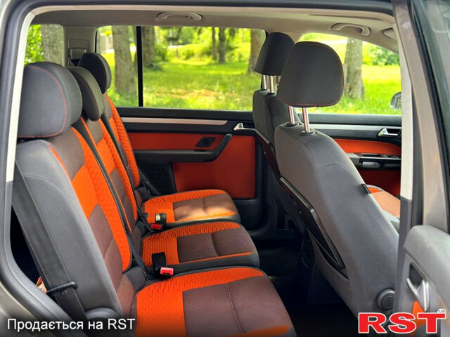 Фольксваген Туран, объемом двигателя 1.4 л и пробегом 214 тыс. км за 8600 $, фото 10 на Automoto.ua