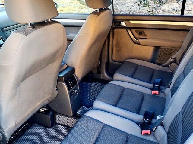 Фольксваген Туран, объемом двигателя 1.6 л и пробегом 230 тыс. км за 10000 $, фото 3 на Automoto.ua