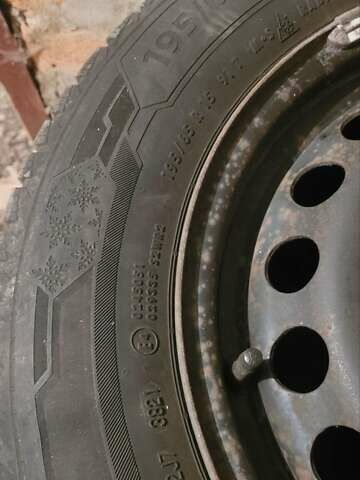 Фольксваген Туран, объемом двигателя 1.6 л и пробегом 288 тыс. км за 9999 $, фото 7 на Automoto.ua