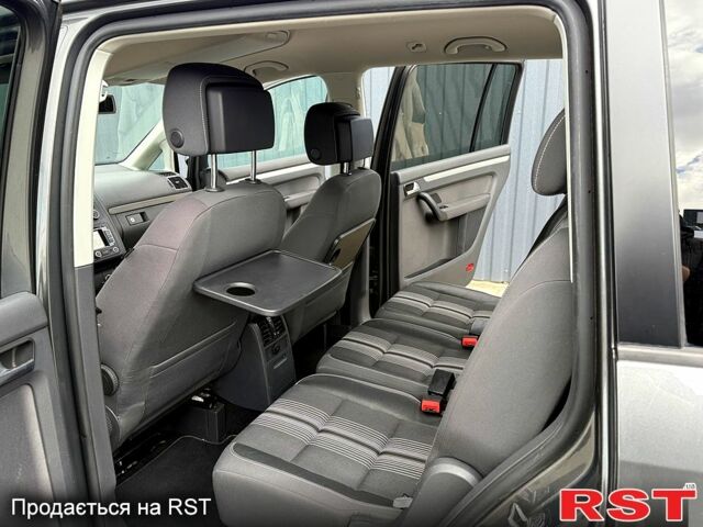 Фольксваген Туран 2013 в Вознесенске на Automoto.ua Фольксваген Туран, объемом двигателя 2 л и пробегом 179 тыс. км за 14500 $, фото 12 на Automoto.ua