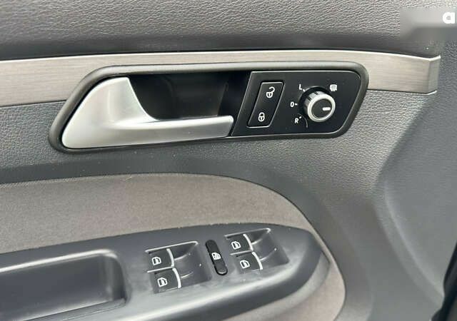 Фольксваген Туран, объемом двигателя 1.6 л и пробегом 214 тыс. км за 11750 $, фото 18 на Automoto.ua