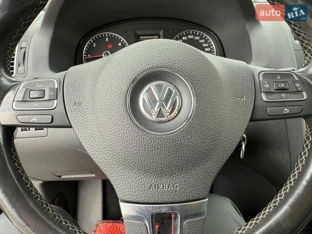 Фольксваген Туран 2013 в Вознесенске на Automoto.ua Фольксваген Туран, объемом двигателя 2 л и пробегом 179 тыс. км за 14500 $, фото 27 на Automoto.ua