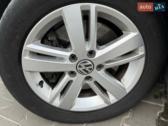 Фольксваген Туран 2013 в Вознесенске на Automoto.ua Фольксваген Туран, объемом двигателя 2 л и пробегом 179 тыс. км за 14500 $, фото 20 на Automoto.ua