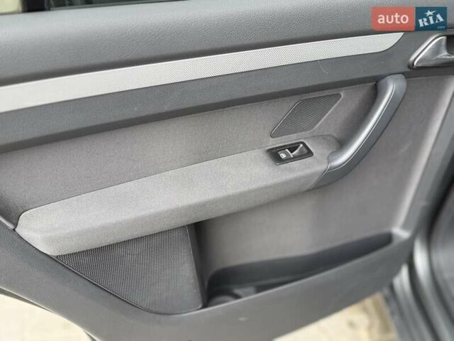 Фольксваген Туран 2013 в Вознесенске на Automoto.ua Фольксваген Туран, объемом двигателя 2 л и пробегом 179 тыс. км за 14500 $, фото 45 на Automoto.ua