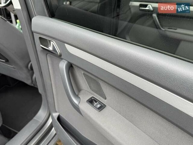 Фольксваген Туран 2013 в Вознесенске на Automoto.ua Фольксваген Туран, объемом двигателя 2 л и пробегом 179 тыс. км за 14500 $, фото 48 на Automoto.ua