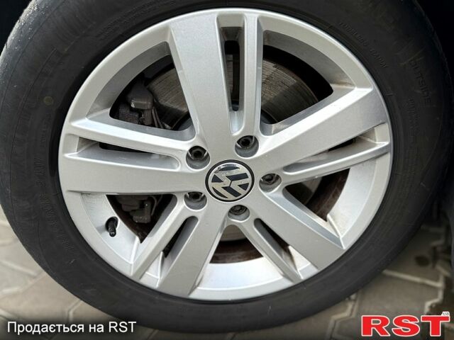 Фольксваген Туран 2013 в Вознесенске на Automoto.ua Фольксваген Туран, объемом двигателя 2 л и пробегом 179 тыс. км за 14500 $, фото 6 на Automoto.ua