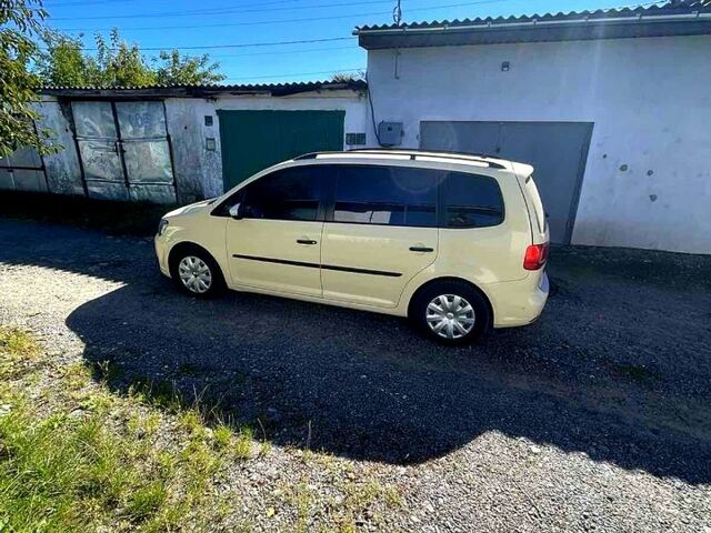 Фольксваген Туран, об'ємом двигуна 2 л та пробігом 243 тис. км за 10500 $, фото 1 на Automoto.ua