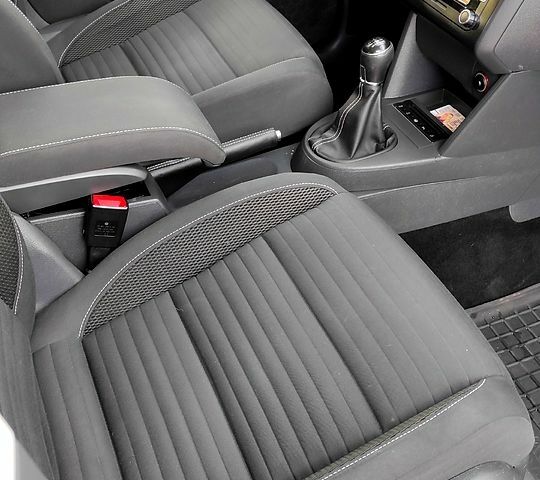 Фольксваген Туран, об'ємом двигуна 2 л та пробігом 349 тис. км за 13000 $, фото 4 на Automoto.ua