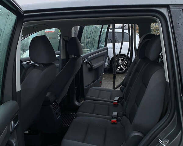 Фольксваген Туран, объемом двигателя 1.6 л и пробегом 225 тыс. км за 11300 $, фото 14 на Automoto.ua