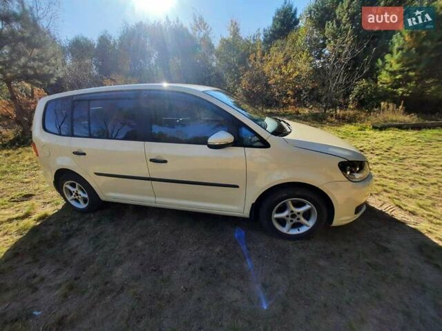 Желтый Фольксваген Туран, объемом двигателя 1.6 л и пробегом 369 тыс. км за 9700 $, фото 13 на Automoto.ua