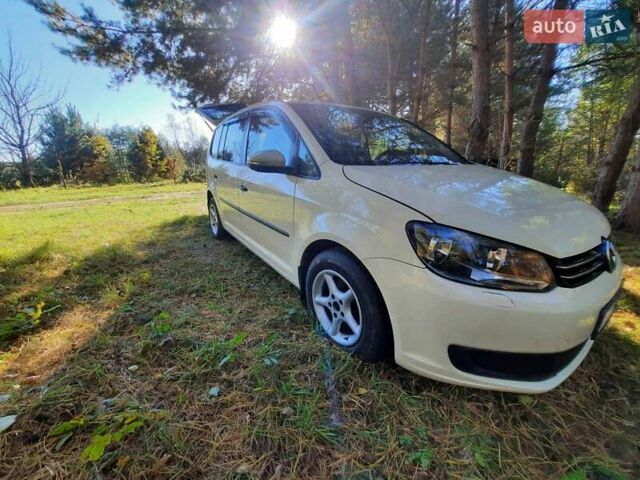 Желтый Фольксваген Туран, объемом двигателя 1.6 л и пробегом 369 тыс. км за 9700 $, фото 14 на Automoto.ua