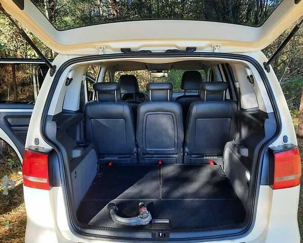 Желтый Фольксваген Туран, объемом двигателя 1.6 л и пробегом 369 тыс. км за 9700 $, фото 24 на Automoto.ua