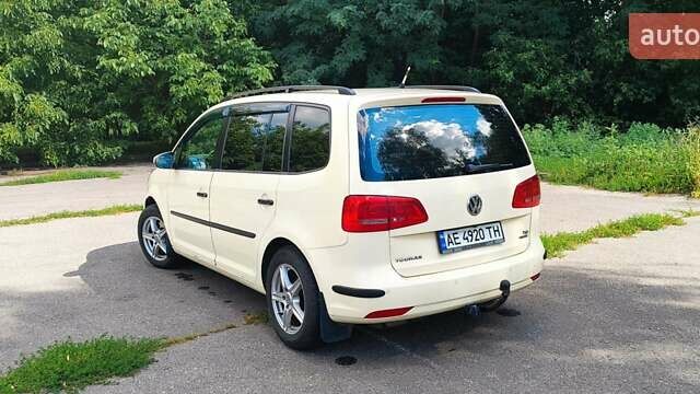 Желтый Фольксваген Туран, объемом двигателя 1.39 л и пробегом 280 тыс. км за 7500 $, фото 4 на Automoto.ua