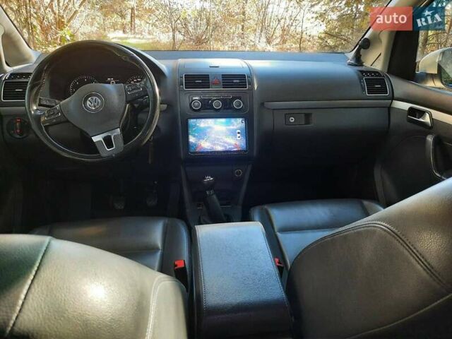 Желтый Фольксваген Туран, объемом двигателя 1.6 л и пробегом 369 тыс. км за 9700 $, фото 28 на Automoto.ua