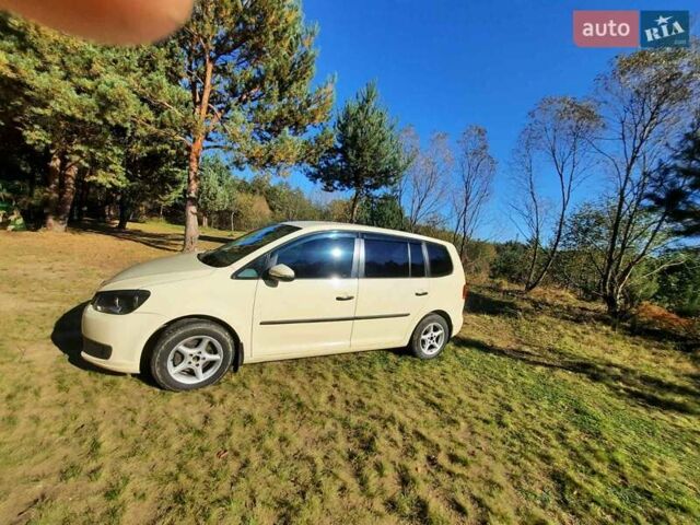 Желтый Фольксваген Туран, объемом двигателя 1.6 л и пробегом 369 тыс. км за 9700 $, фото 4 на Automoto.ua