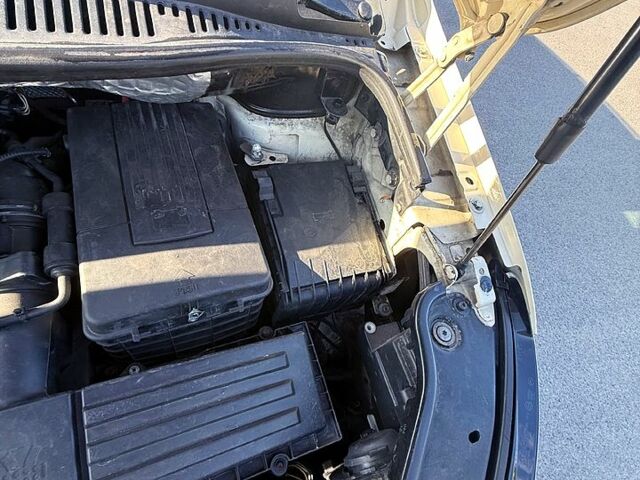 Желтый Фольксваген Туран, объемом двигателя 1.6 л и пробегом 255 тыс. км за 9450 $, фото 12 на Automoto.ua