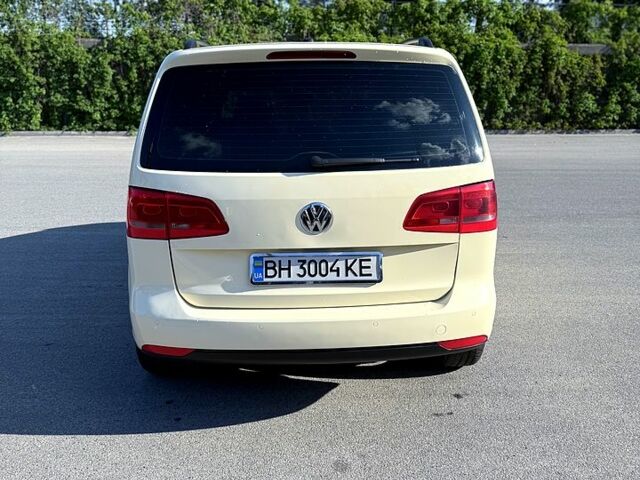 Желтый Фольксваген Туран, объемом двигателя 1.6 л и пробегом 255 тыс. км за 9450 $, фото 2 на Automoto.ua