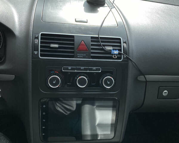 Желтый Фольксваген Туран, объемом двигателя 1.39 л и пробегом 200 тыс. км за 10000 $, фото 13 на Automoto.ua