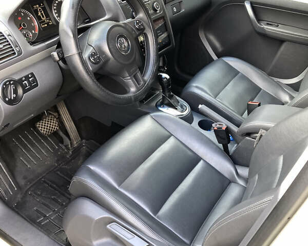 Желтый Фольксваген Туран, объемом двигателя 1.39 л и пробегом 200 тыс. км за 10000 $, фото 9 на Automoto.ua