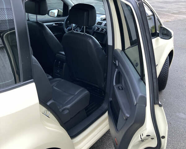 Желтый Фольксваген Туран, объемом двигателя 1.39 л и пробегом 200 тыс. км за 10000 $, фото 6 на Automoto.ua