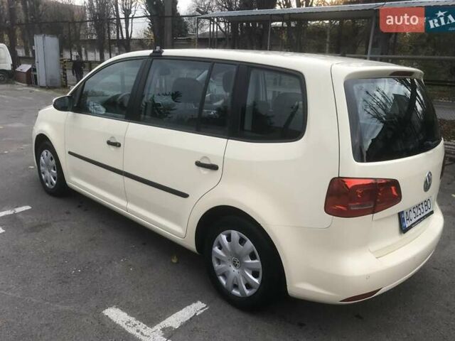 Жовтий Фольксваген Туран, об'ємом двигуна 1.6 л та пробігом 300 тис. км за 7500 $, фото 5 на Automoto.ua