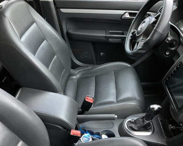 Желтый Фольксваген Туран, объемом двигателя 1.39 л и пробегом 200 тыс. км за 10000 $, фото 15 на Automoto.ua