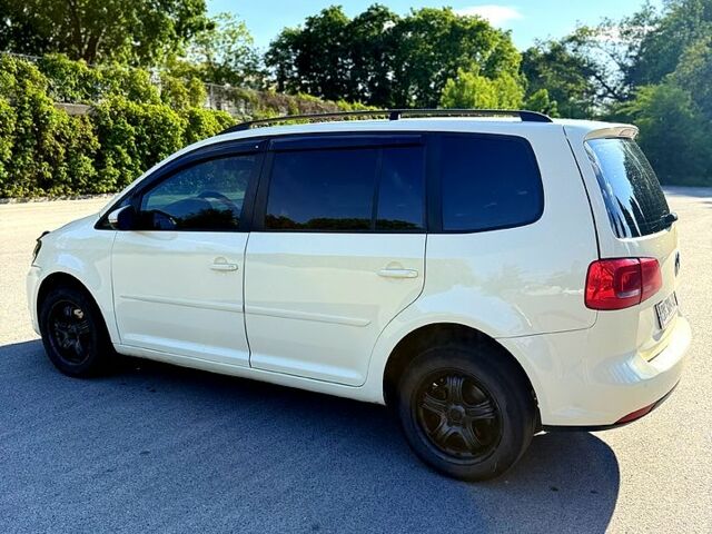 Желтый Фольксваген Туран, объемом двигателя 1.6 л и пробегом 255 тыс. км за 9450 $, фото 3 на Automoto.ua