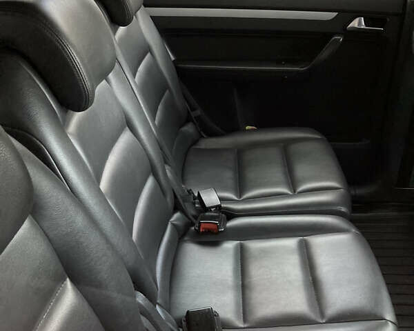 Желтый Фольксваген Туран, объемом двигателя 1.39 л и пробегом 200 тыс. км за 10000 $, фото 16 на Automoto.ua