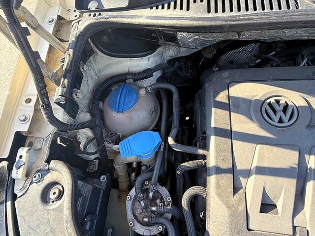 Желтый Фольксваген Туран, объемом двигателя 1.6 л и пробегом 255 тыс. км за 9450 $, фото 11 на Automoto.ua