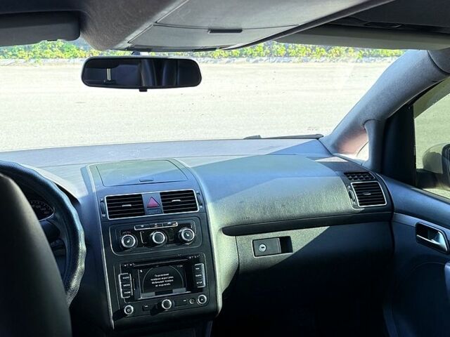 Желтый Фольксваген Туран, объемом двигателя 1.6 л и пробегом 255 тыс. км за 9450 $, фото 9 на Automoto.ua