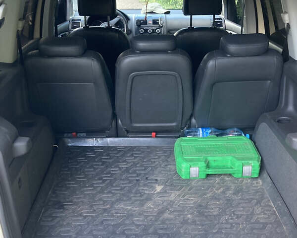 Фольксваген Туран 2013 в Чернигове на Automoto.ua Желтый Фольксваген Туран, объемом двигателя 1.6 л и пробегом 360 тыс. км за 7500 $, фото 3 на Automoto.ua