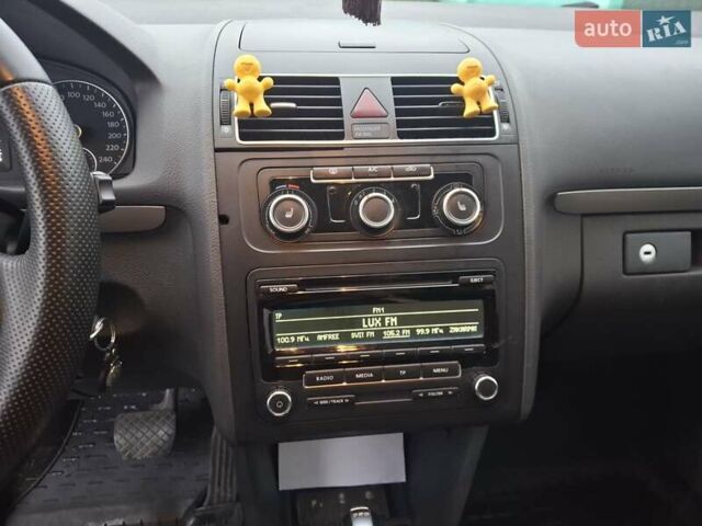 Желтый Фольксваген Туран, объемом двигателя 1.97 л и пробегом 213 тыс. км за 8870 $, фото 7 на Automoto.ua