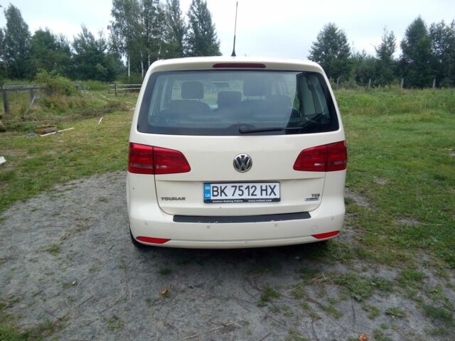 Желтый Фольксваген Туран, объемом двигателя 2 л и пробегом 380 тыс. км за 8000 $, фото 5 на Automoto.ua