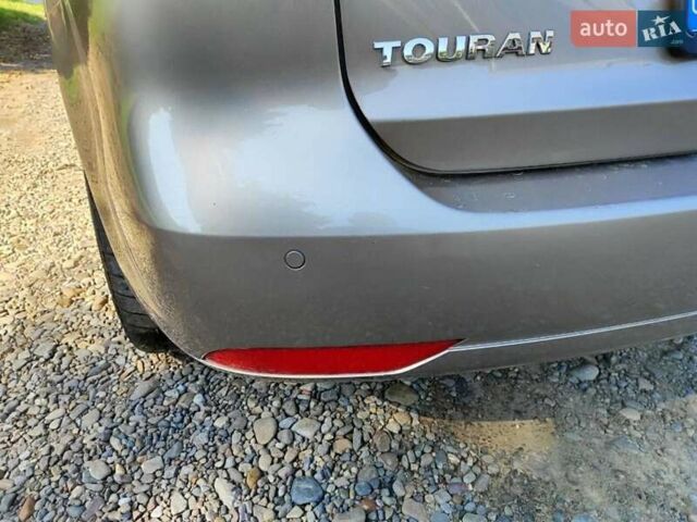 Желтый Фольксваген Туран, объемом двигателя 2 л и пробегом 214 тыс. км за 12500 $, фото 4 на Automoto.ua