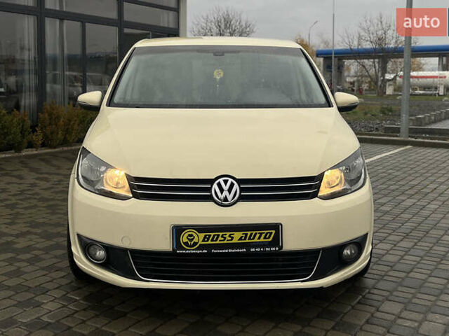 Желтый Фольксваген Туран, объемом двигателя 1.97 л и пробегом 213 тыс. км за 8990 $, фото 1 на Automoto.ua