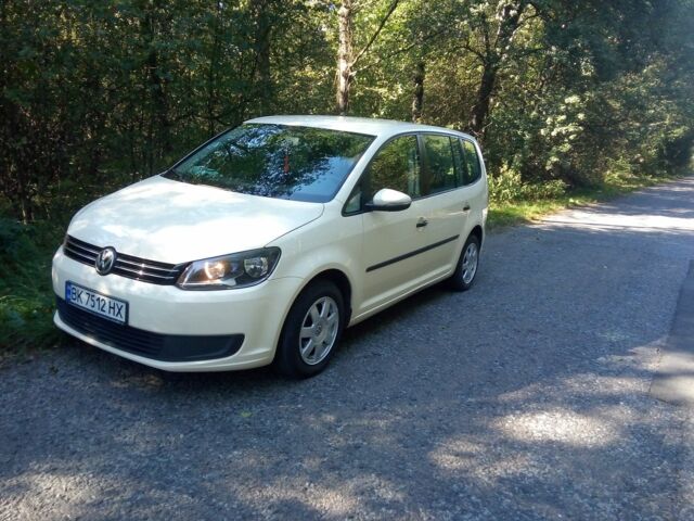 Желтый Фольксваген Туран, объемом двигателя 2 л и пробегом 380 тыс. км за 8000 $, фото 4 на Automoto.ua