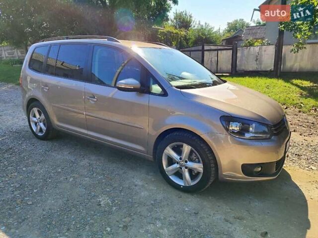 Желтый Фольксваген Туран, объемом двигателя 2 л и пробегом 214 тыс. км за 12500 $, фото 5 на Automoto.ua
