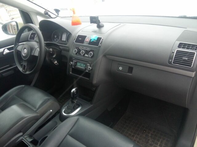 Желтый Фольксваген Туран, объемом двигателя 2 л и пробегом 380 тыс. км за 8000 $, фото 2 на Automoto.ua