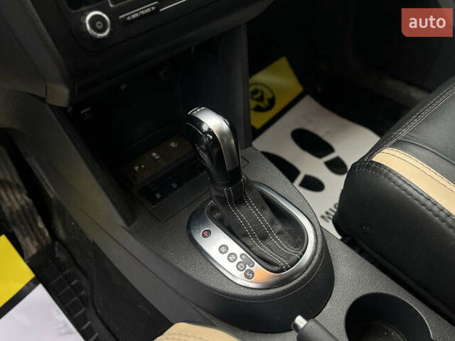 Желтый Фольксваген Туран, объемом двигателя 1.97 л и пробегом 213 тыс. км за 8990 $, фото 12 на Automoto.ua